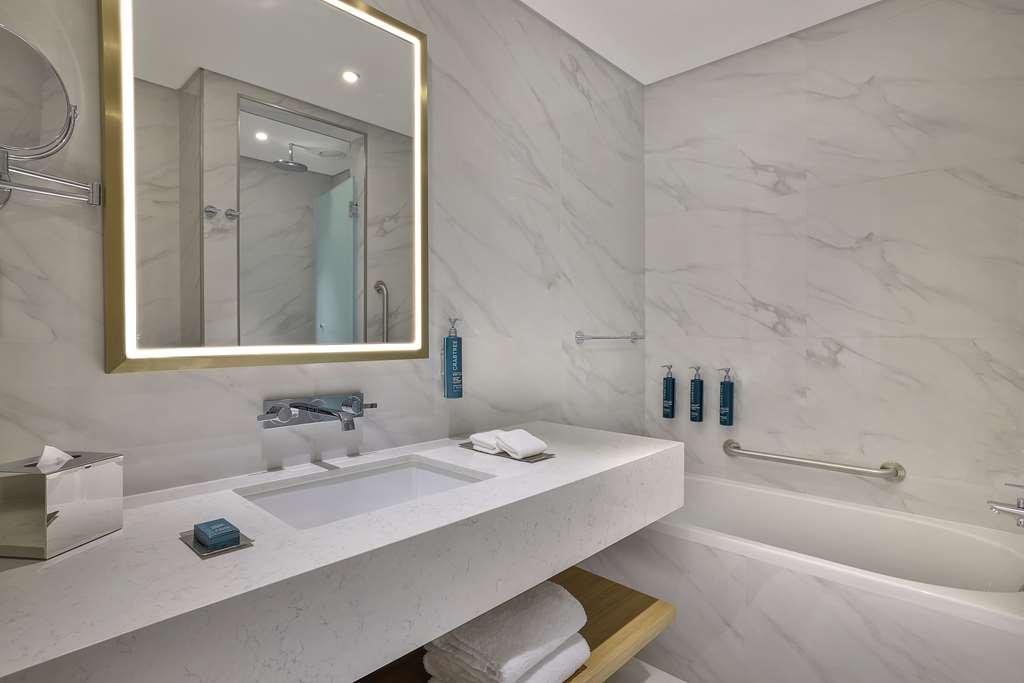 Hilton Garden Inn Dubai Business Bay Værelse billede
